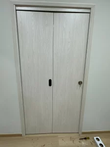 Bi-fold door