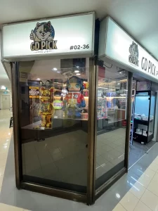 QUEENSWAY SHOPPING MALL (7)